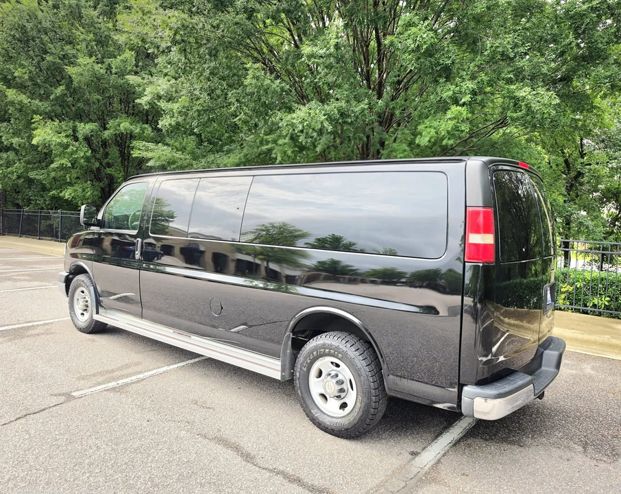2012 Chevrolet Express - Image 30 of 31