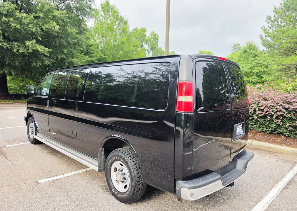 2012 Chevrolet Express - Image 28 of 31