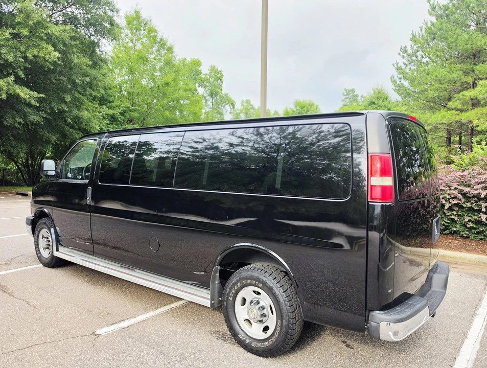 2012 Chevrolet Express - Image 29 of 31
