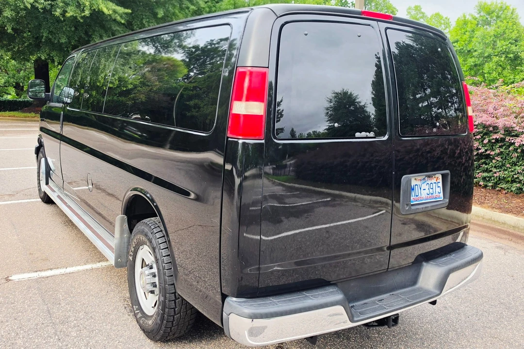 2012 Chevrolet Express - Image 26 of 31