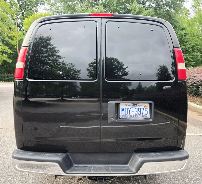 2012 Chevrolet Express - Image 25 of 31