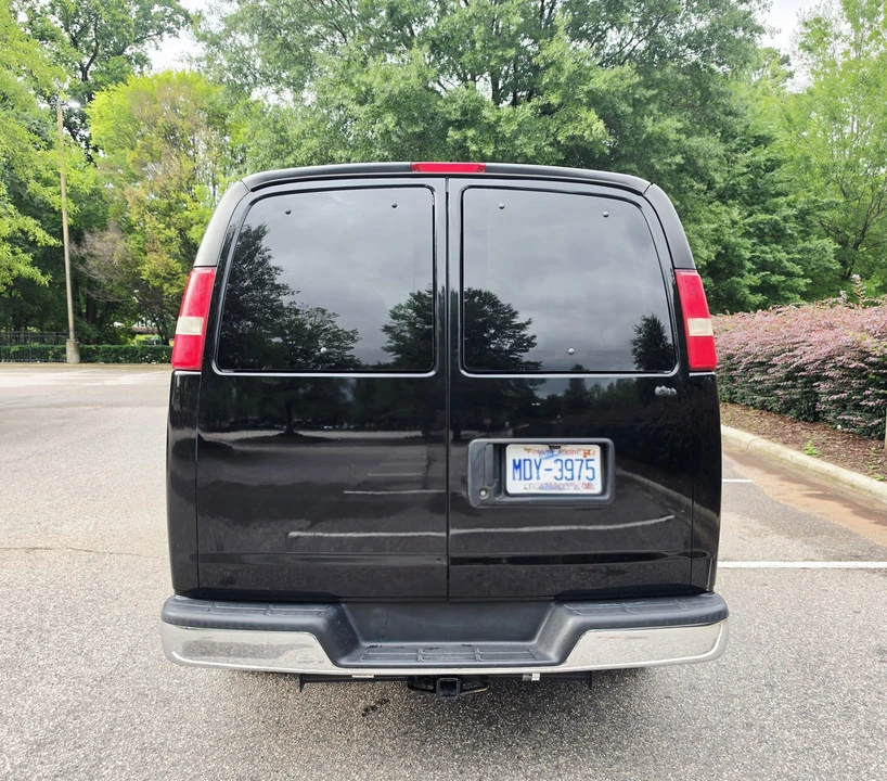 2012 Chevrolet Express - Image 24 of 31