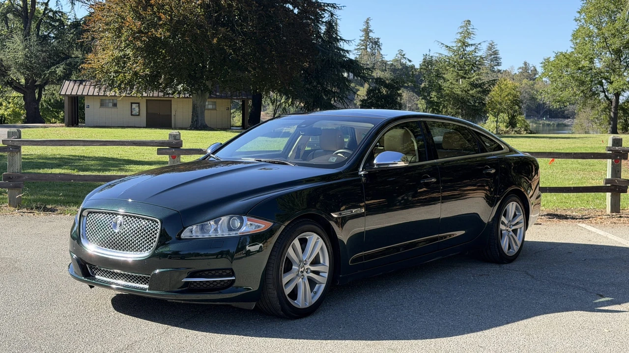 2012 Jaguar X351 XJ - Image 2 of 31
