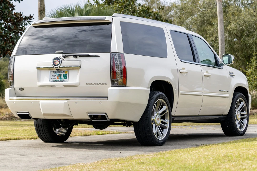2013 Cadillac Escalade & EXT 3rd Gen - Image 6 of 31