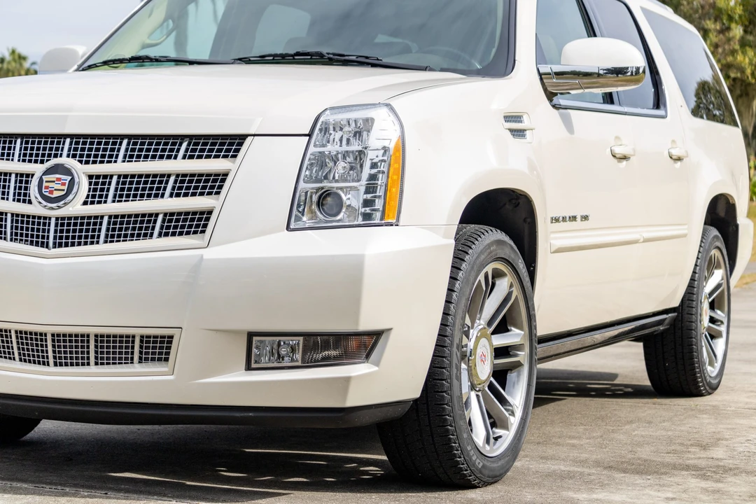 2013 Cadillac Escalade & EXT 3rd Gen - Image 24 of 31