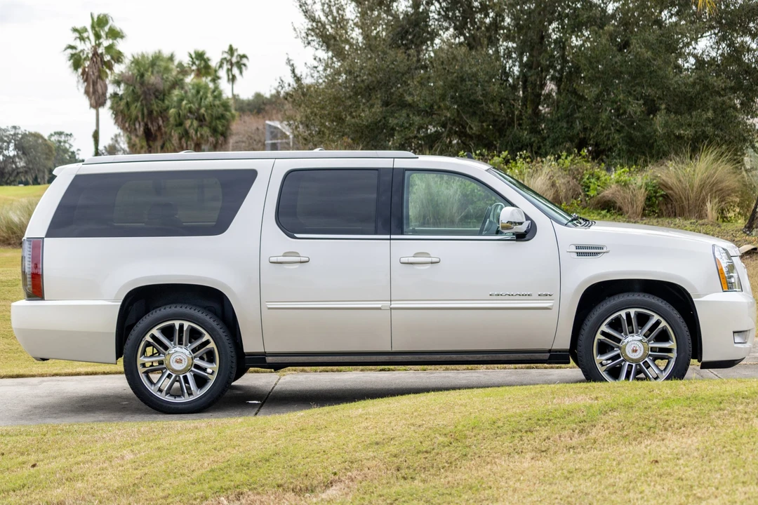 2013 Cadillac Escalade & EXT 3rd Gen - Image 7 of 31