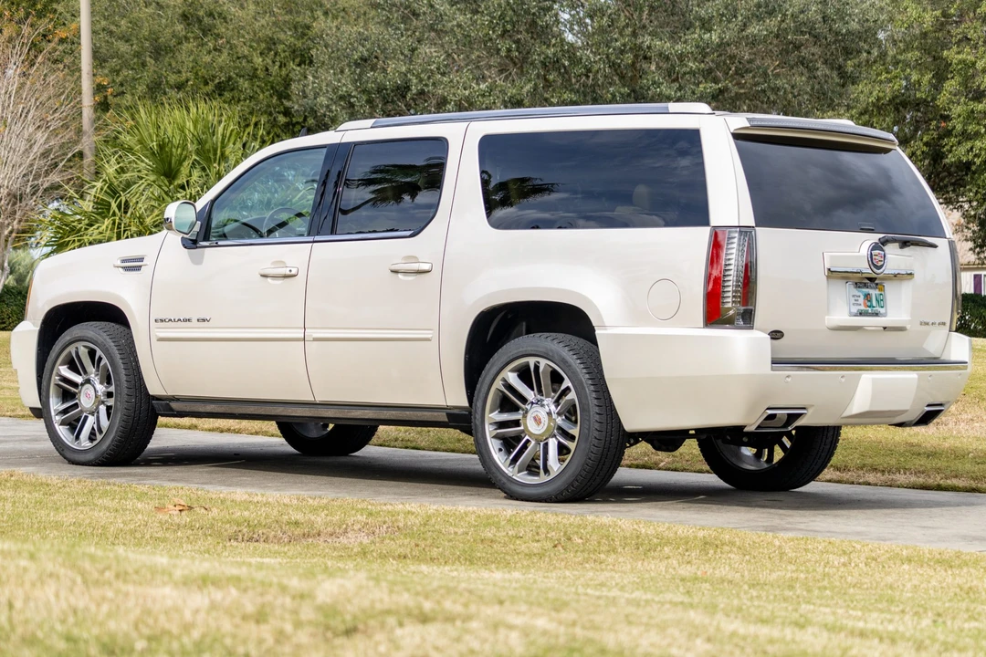 2013 Cadillac Escalade & EXT 3rd Gen - Image 4 of 31