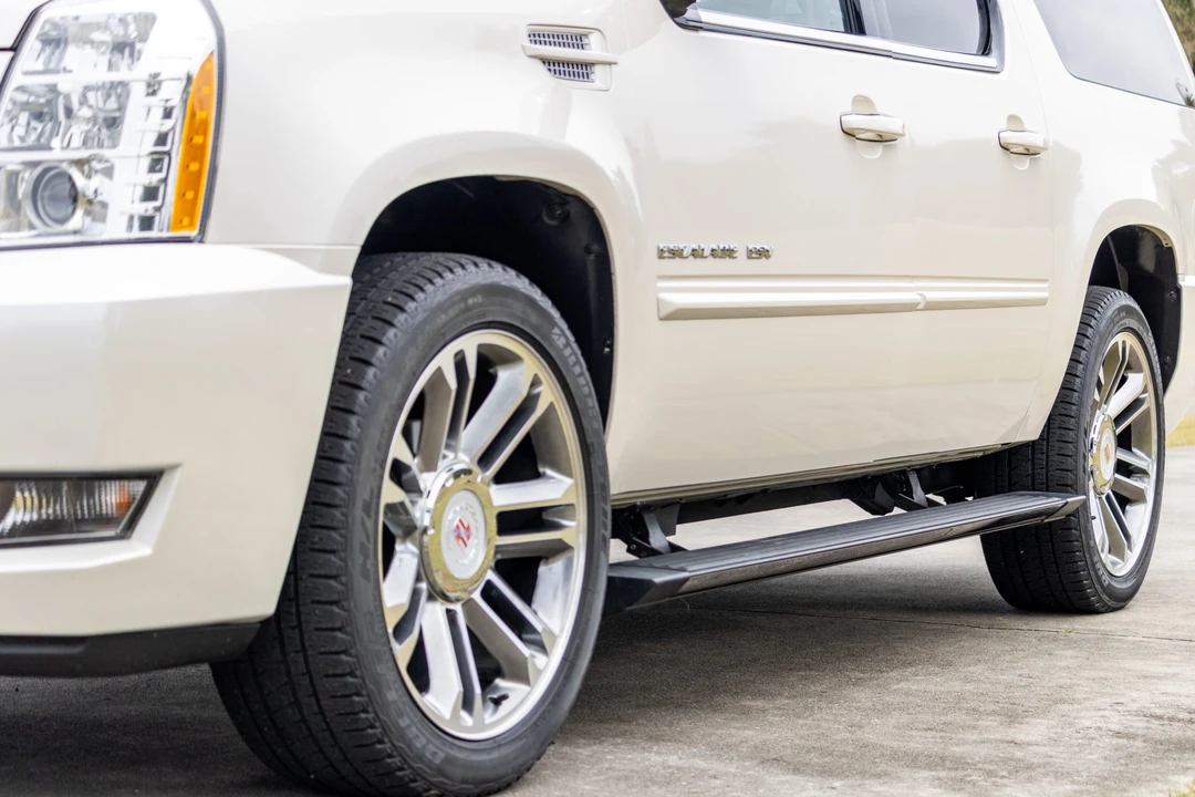 2013 Cadillac Escalade & EXT 3rd Gen - Image 17 of 31