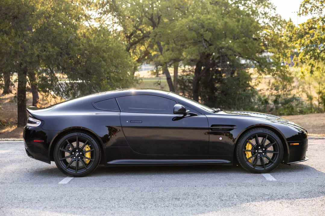 2015 Aston Martin V12 Vantage (2010-2018) - Image 10 of 31