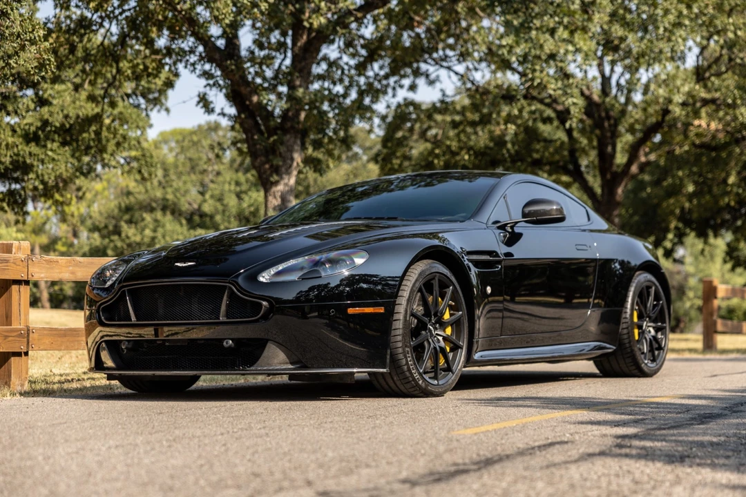 2015 Aston Martin V12 Vantage (2010-2018) - Image 1 of 31