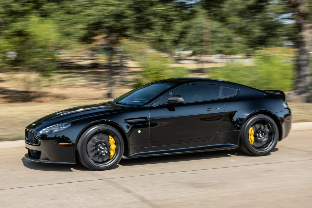 2015 Aston Martin V12 Vantage (2010-2018) - Image 2 of 31
