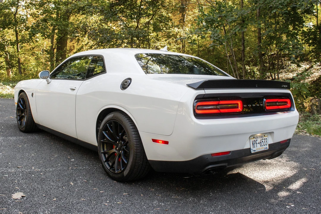 2015 Dodge Challenger SRT Hellcat 3rd Gen - Image 9 of 31