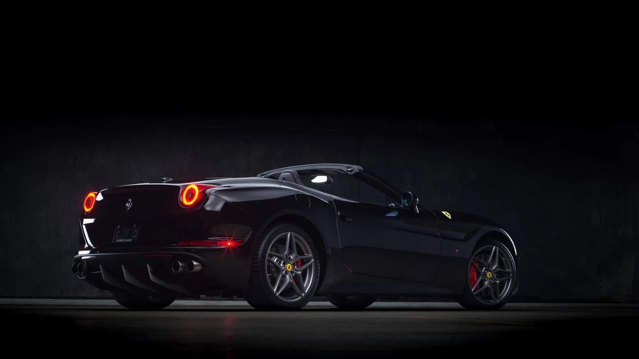 2015 Ferrari California T - Image 14 of 31
