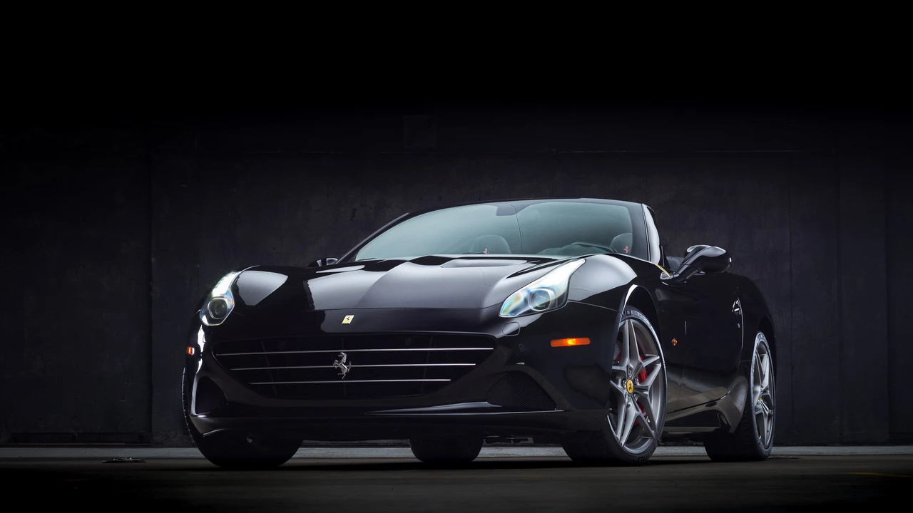 2015 Ferrari California T - Image 2 of 31