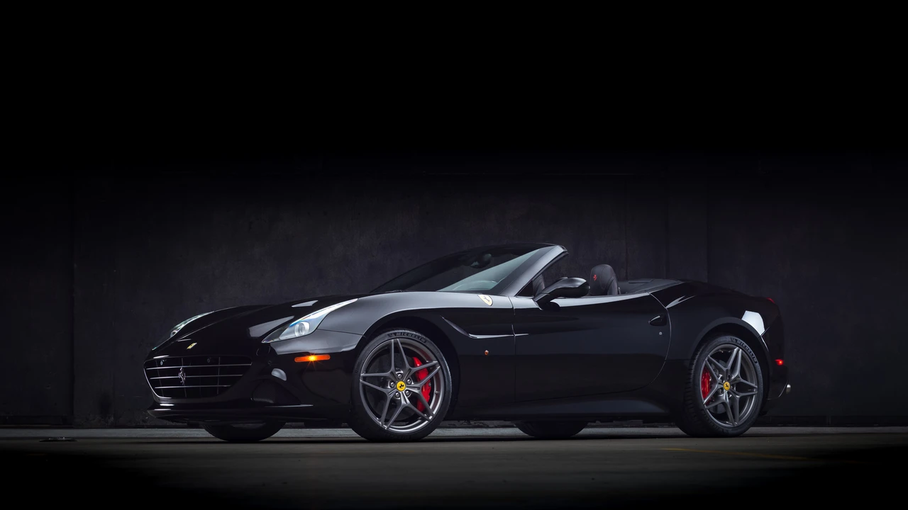 2015 Ferrari California T - Image 4 of 31