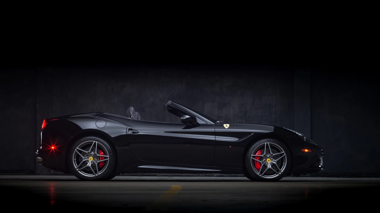 2015 Ferrari California T - Image 8 of 31