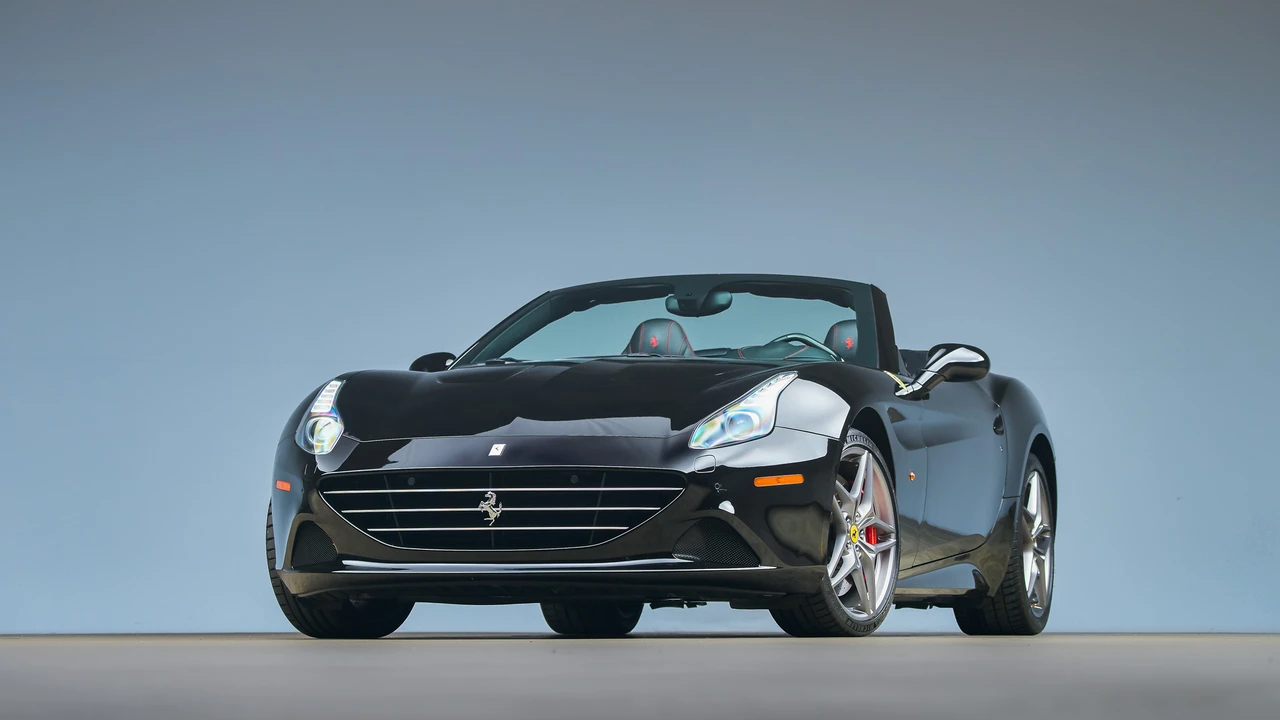 2015 Ferrari California T - Image 15 of 31