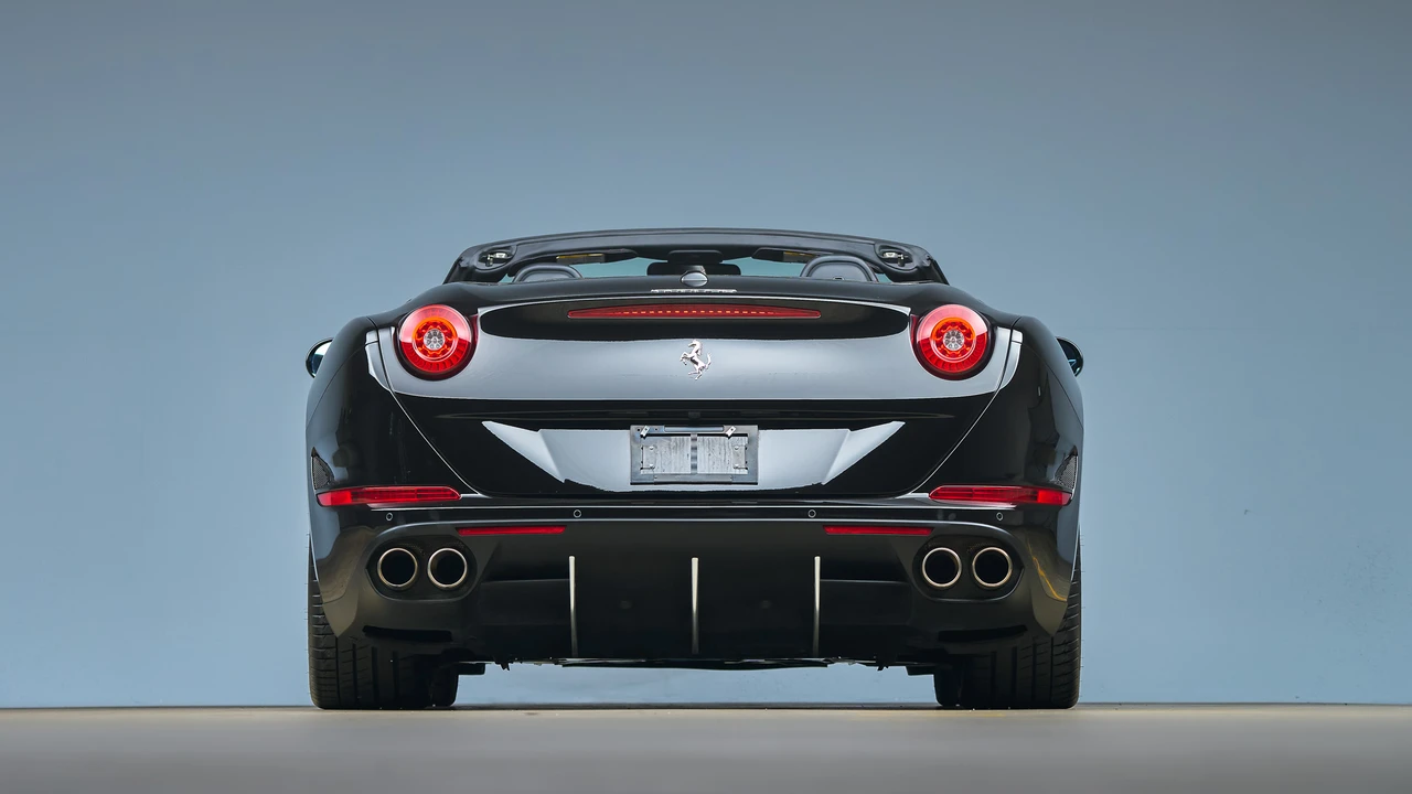 2015 Ferrari California T - Image 24 of 31