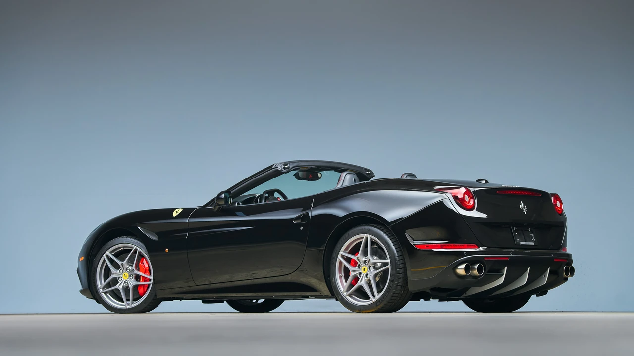 2015 Ferrari California T - Image 25 of 31