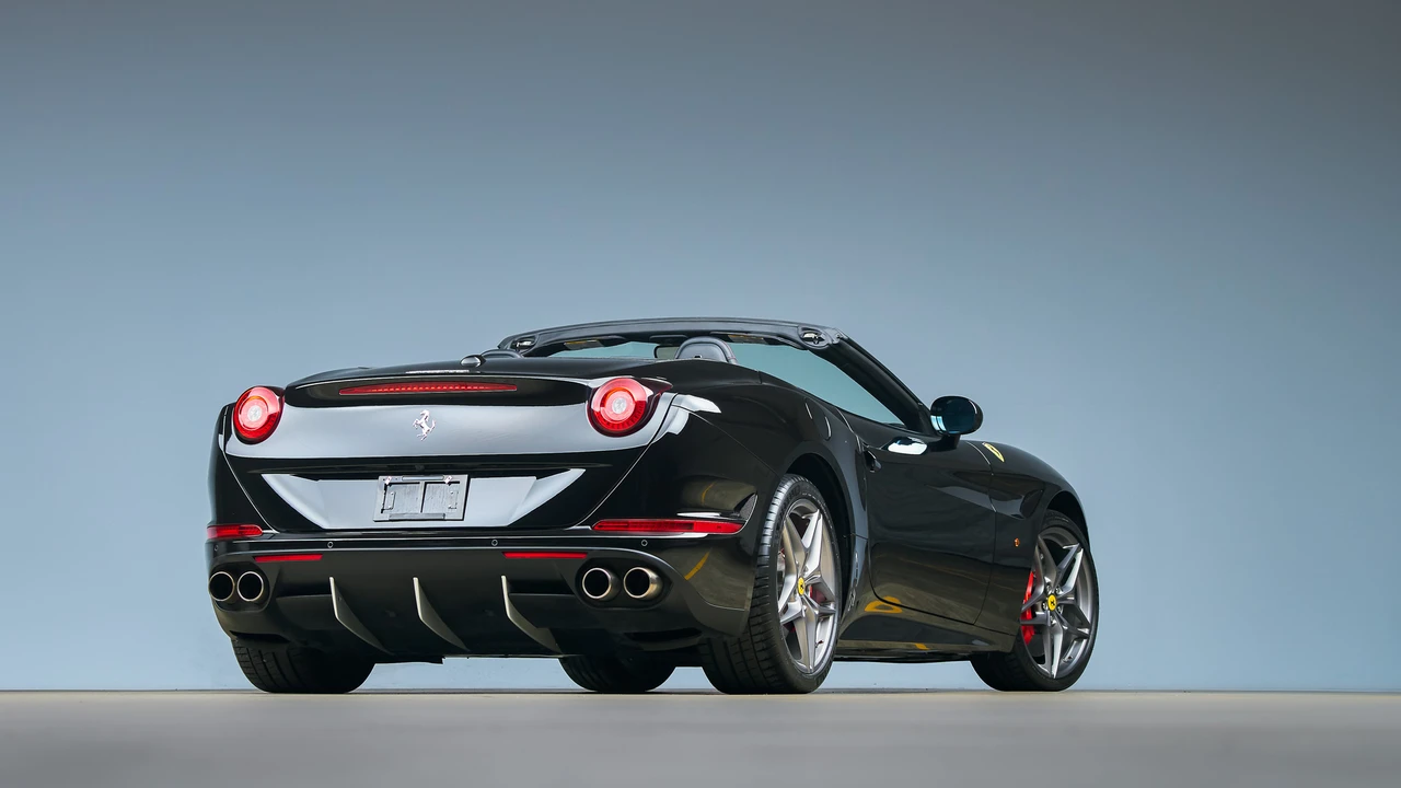 2015 Ferrari California T - Image 26 of 31