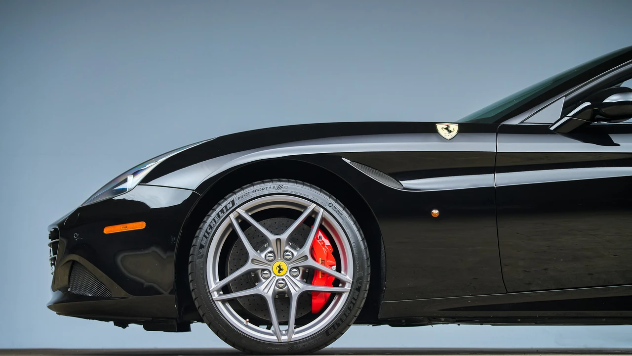 2015 Ferrari California T - Image 28 of 31