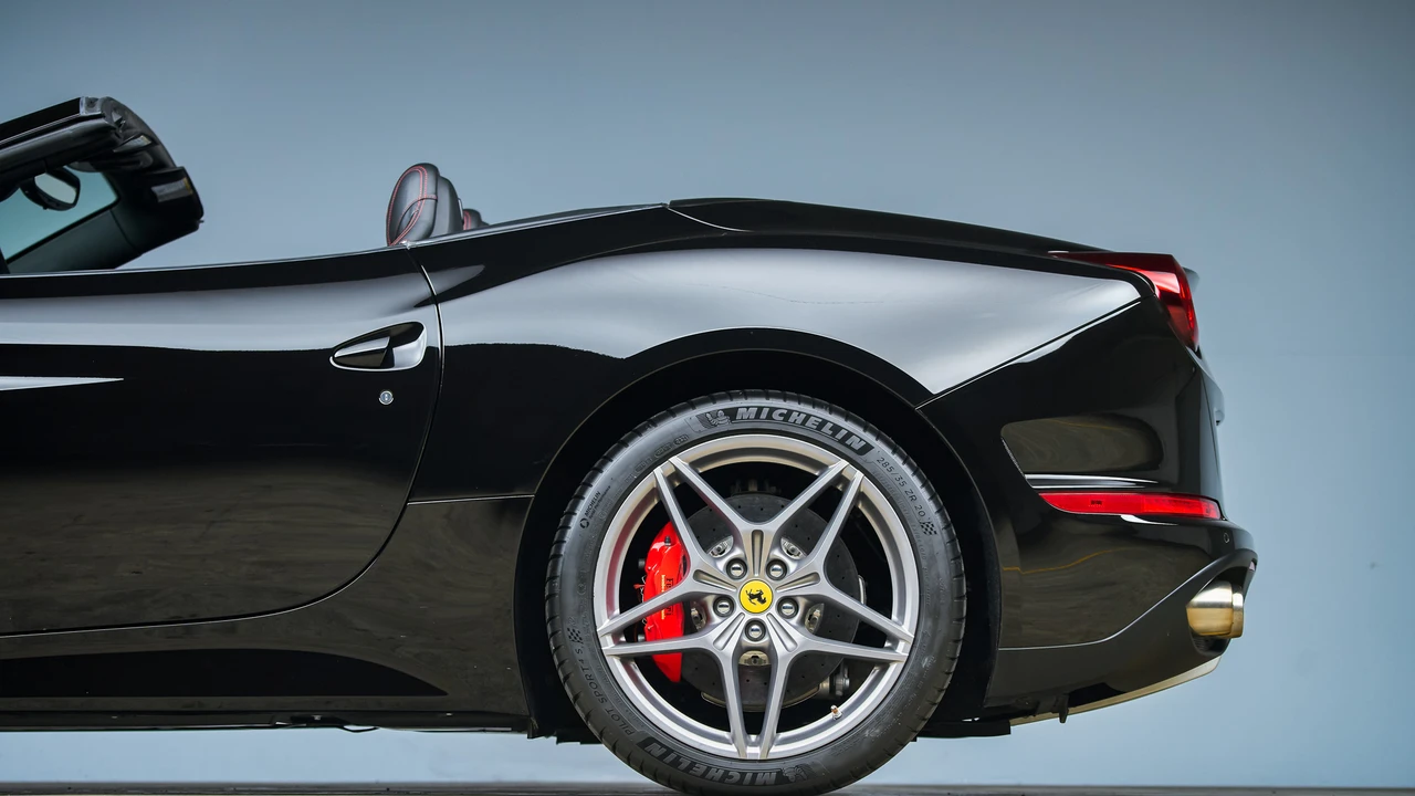 2015 Ferrari California T - Image 29 of 31