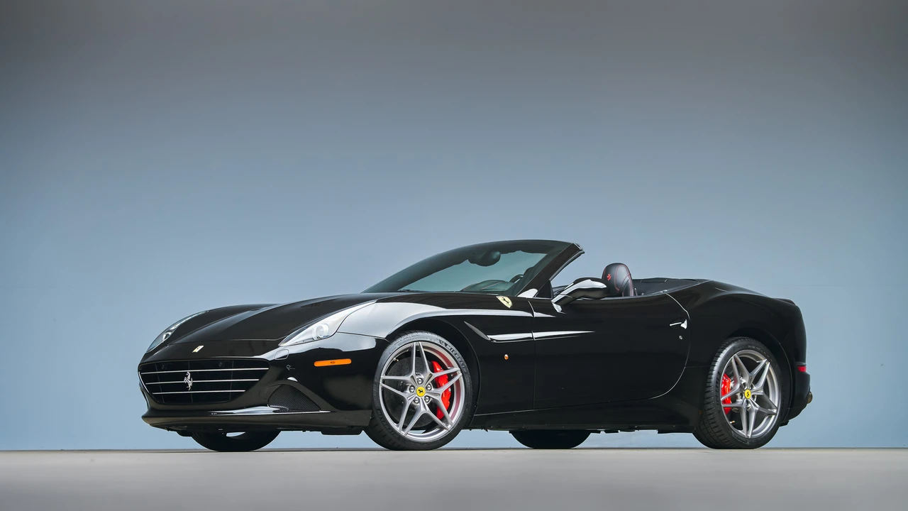 2015 Ferrari California T - Image 16 of 31