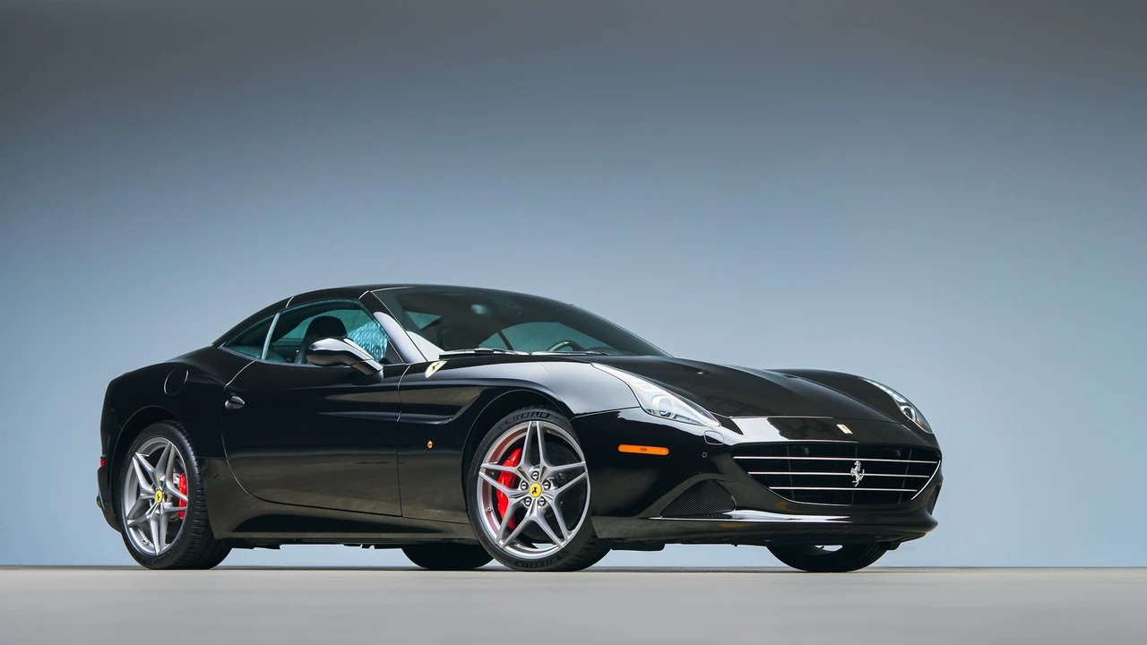 2015 Ferrari California T - Image 17 of 31
