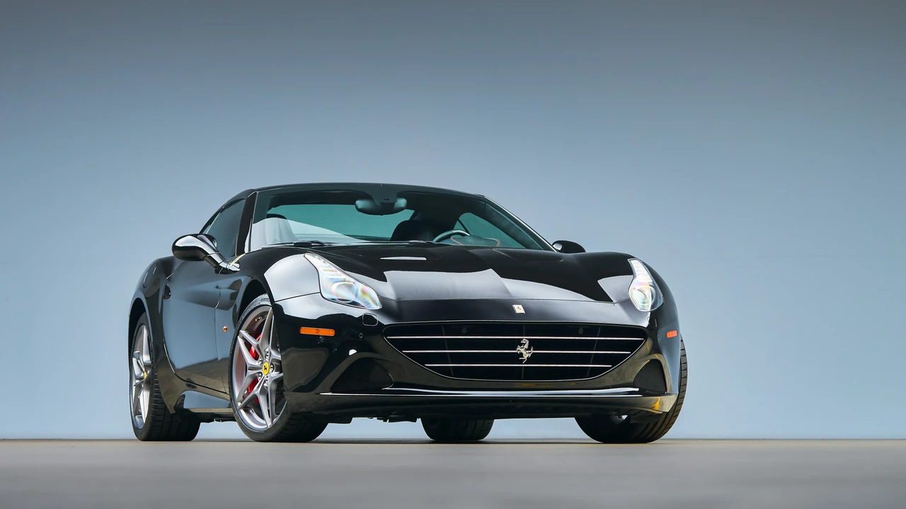 2015 Ferrari California T - Image 18 of 31