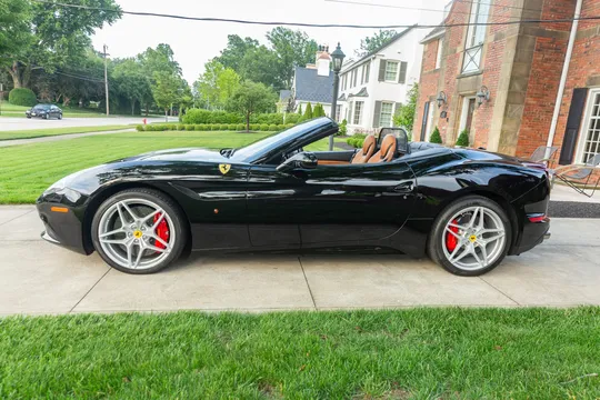 2015 Ferrari California T - Image 3 of 31