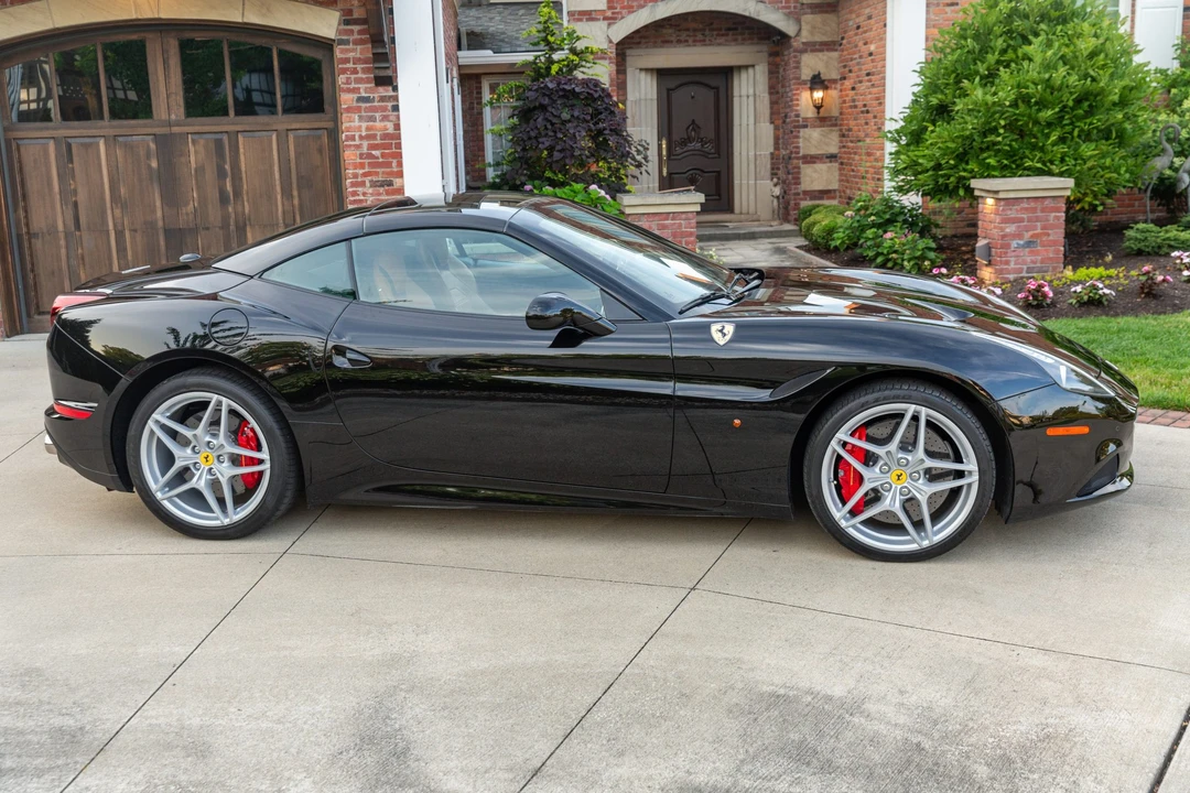 2015 Ferrari California T - Image 16 of 31