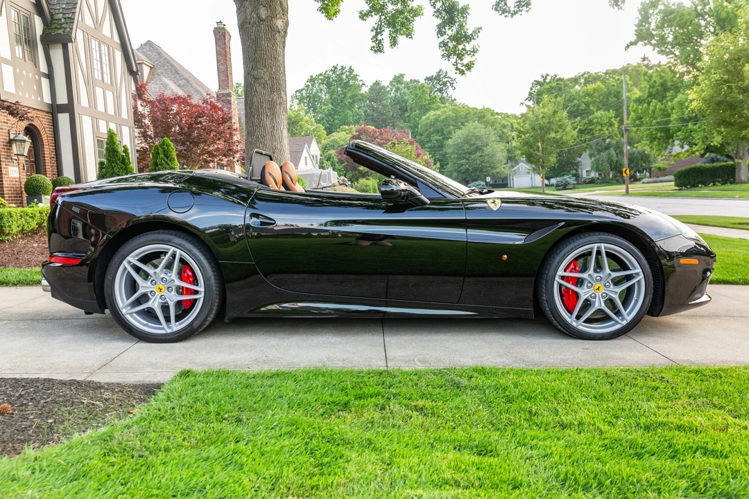 2015 Ferrari California T - Image 8 of 31