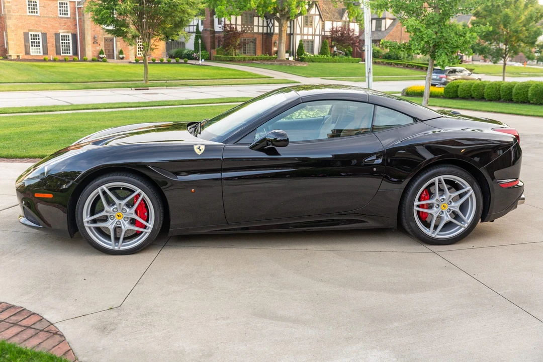 2015 Ferrari California T - Image 12 of 31
