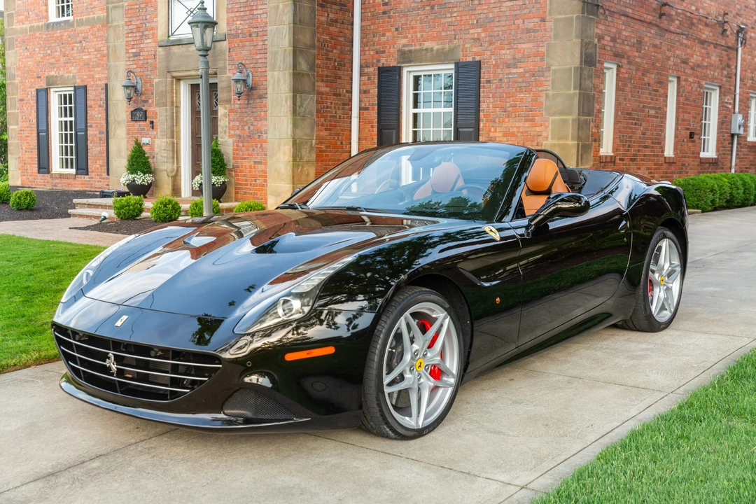 2015 Ferrari California T - Image 2 of 31