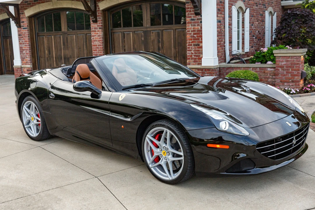 2015 Ferrari California T - Image 9 of 31