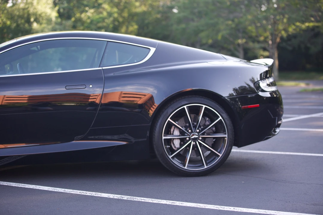 2016 Aston Martin DB9 - Image 27 of 31