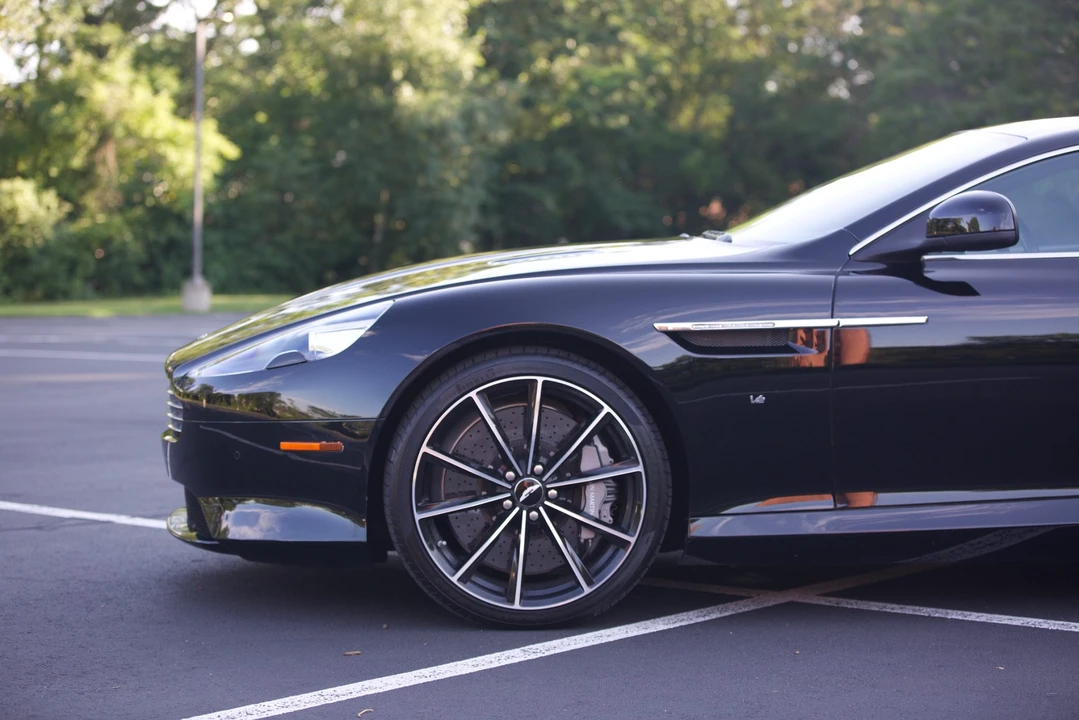2016 Aston Martin DB9 - Image 25 of 31