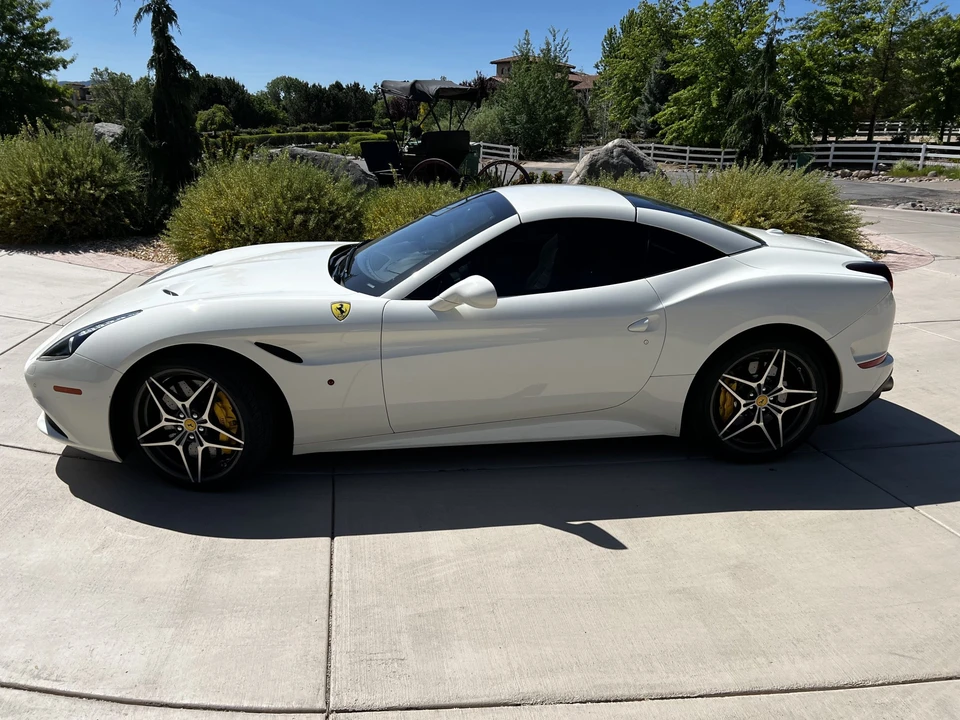 2016 Ferrari California T - Image 14 of 31