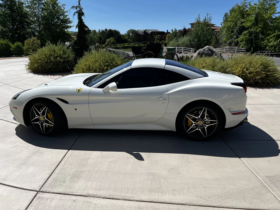 2016 Ferrari California T - Image 17 of 31