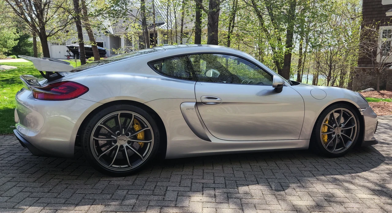2016 Porsche 981 Cayman GT4 - Image 17 of 31