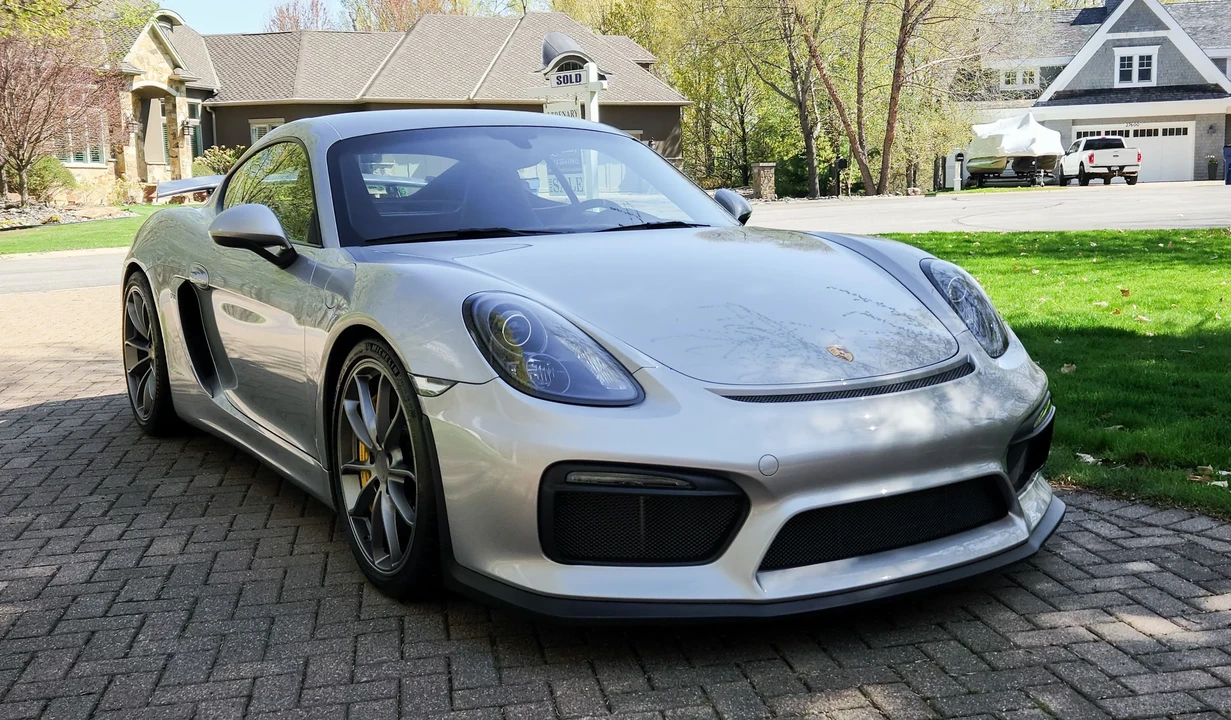 2016 Porsche 981 Cayman GT4 - Image 2 of 31