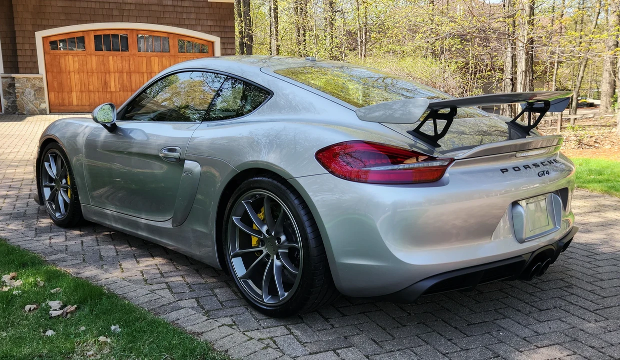 2016 Porsche 981 Cayman GT4 - Image 11 of 31
