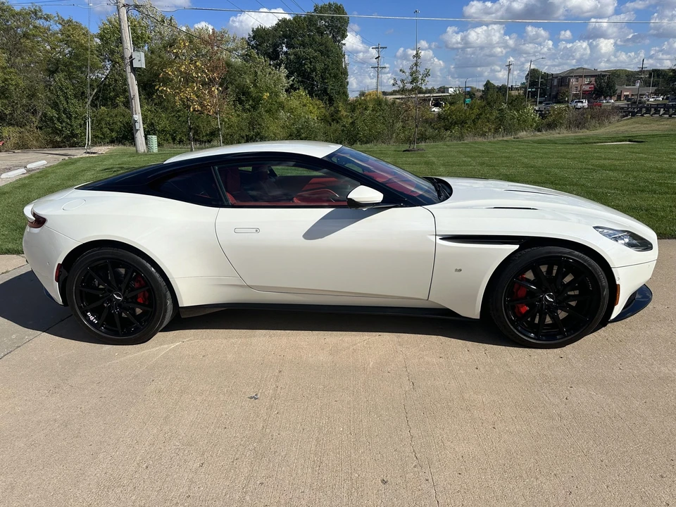 2017 Aston Martin DB11 V12 - Image 5 of 31