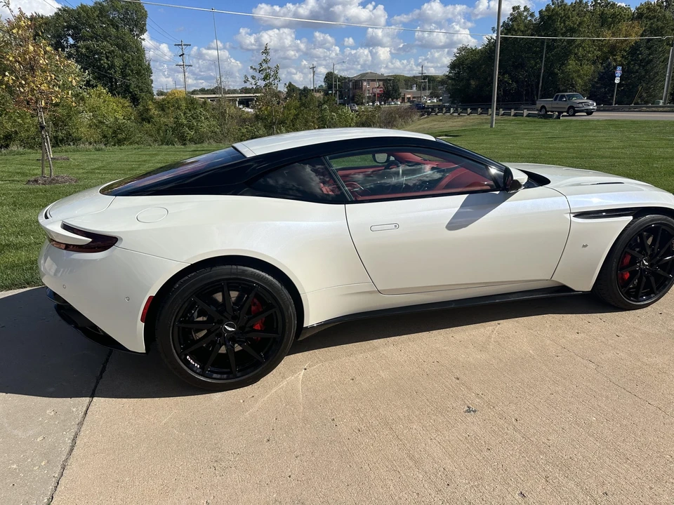 2017 Aston Martin DB11 V12 - Image 10 of 31