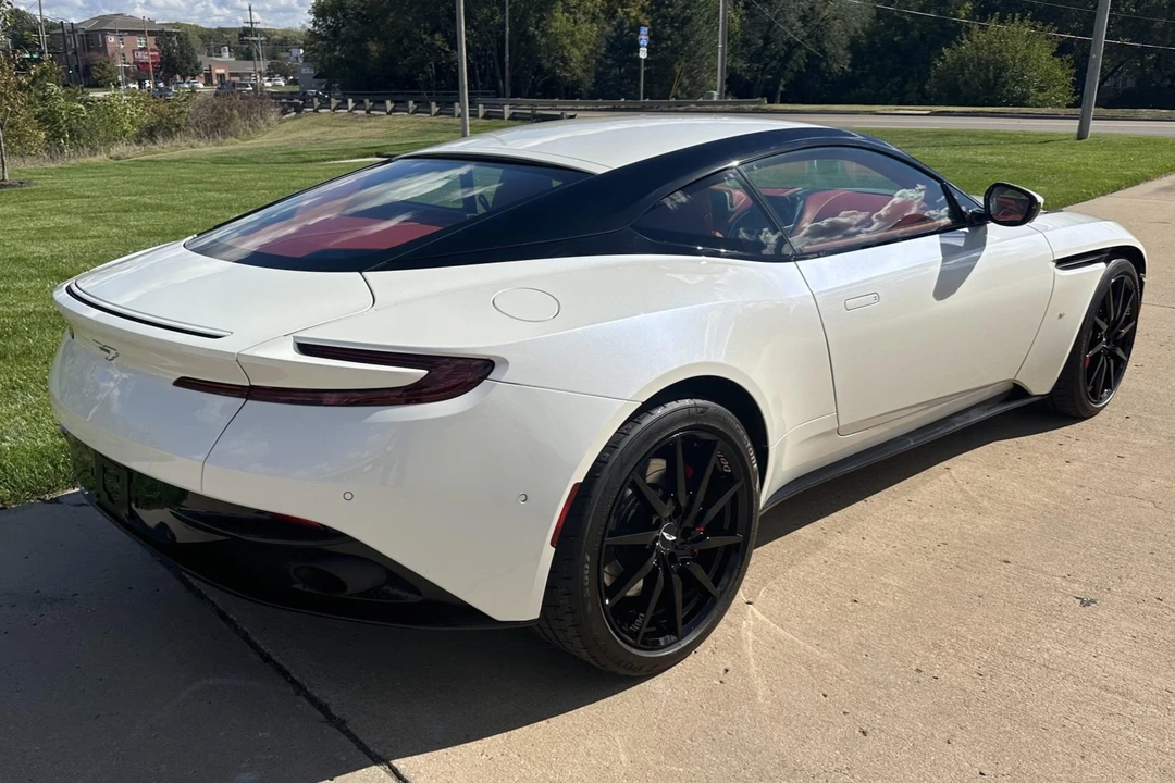 2017 Aston Martin DB11 V12 - Image 6 of 31
