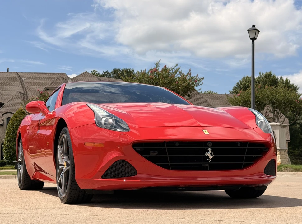 2017 Ferrari California T - Image 29 of 31