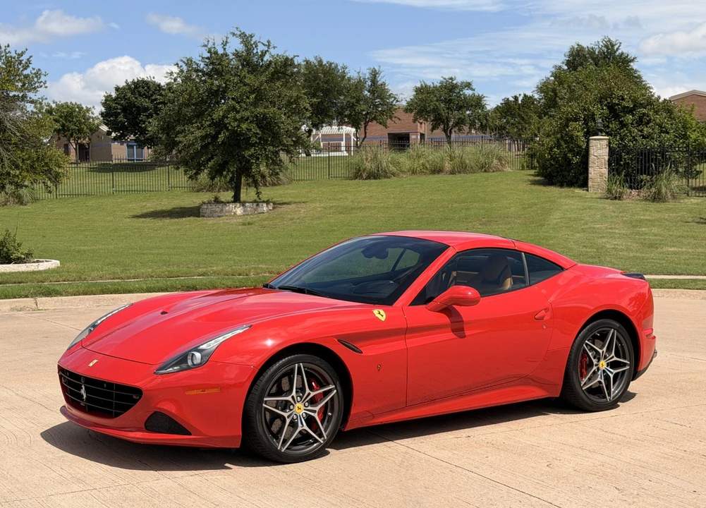 2017 Ferrari California T - Image 23 of 31