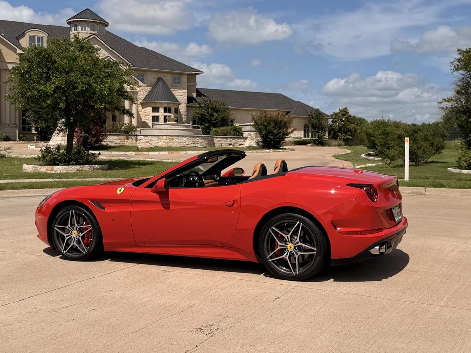 2017 Ferrari California T - Image 19 of 31