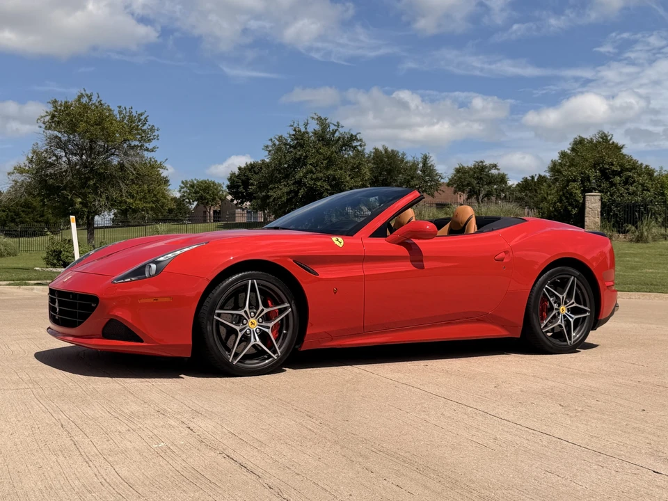 2017 Ferrari California T - Image 2 of 31