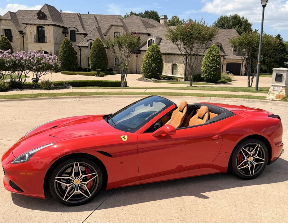 2017 Ferrari California T - Image 3 of 31
